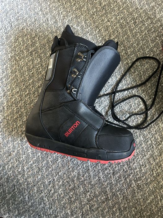 Burton boots snowboard