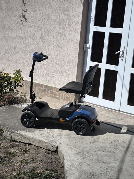 Cărucior electric pentru persoane cu dizabilități