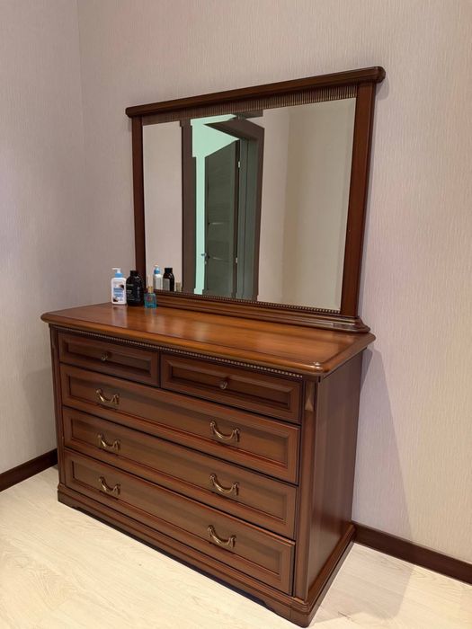 Продам спальный гарнитур