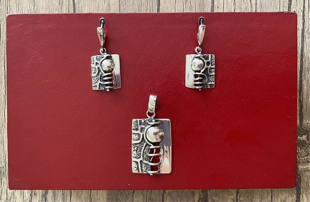 Сребърни обеци и висулка