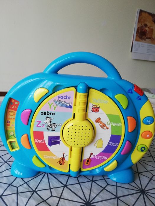 Детска музикална играчка на английски език