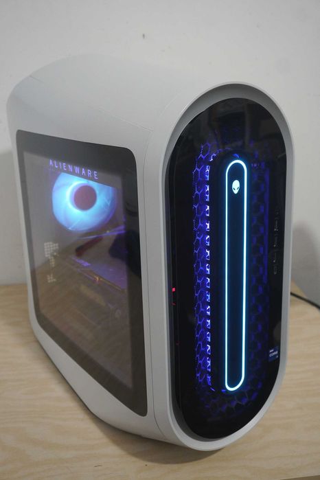 Alienware Aurora 13: Кутия, захранване 750w plat, дъно (LGA 1700) и водно охлаждане/ вкл. ДДС