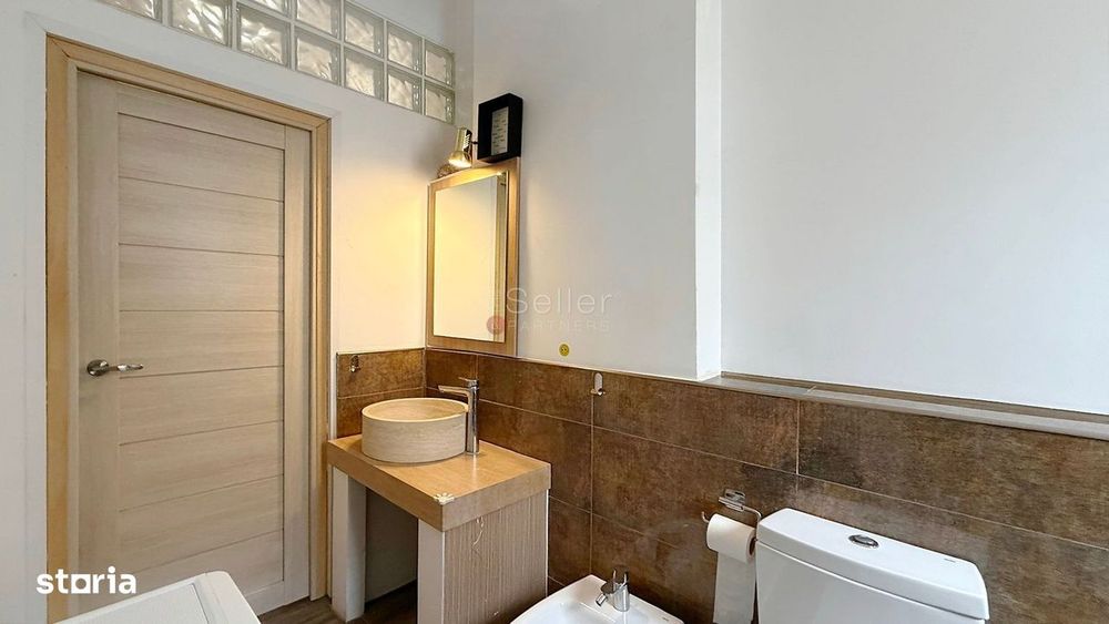 Apartament cu Acces la Curte Garaj Inclus