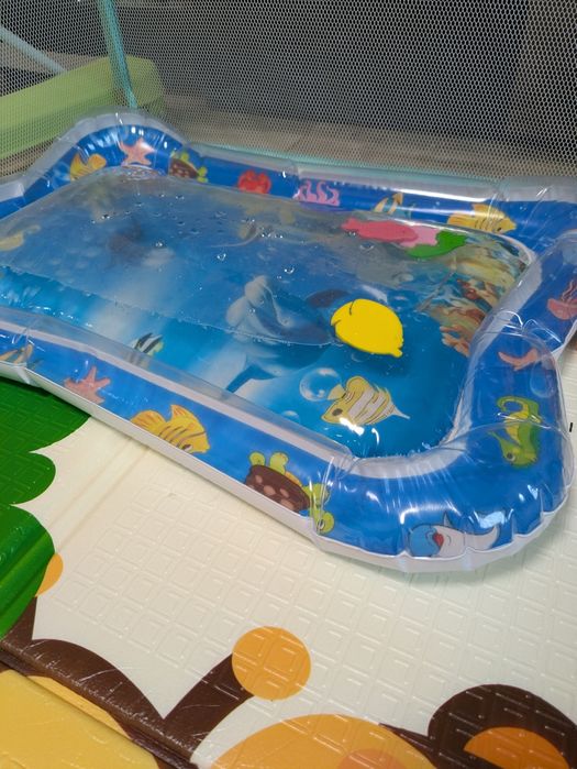 Надуваема играчка с рибки за бебе