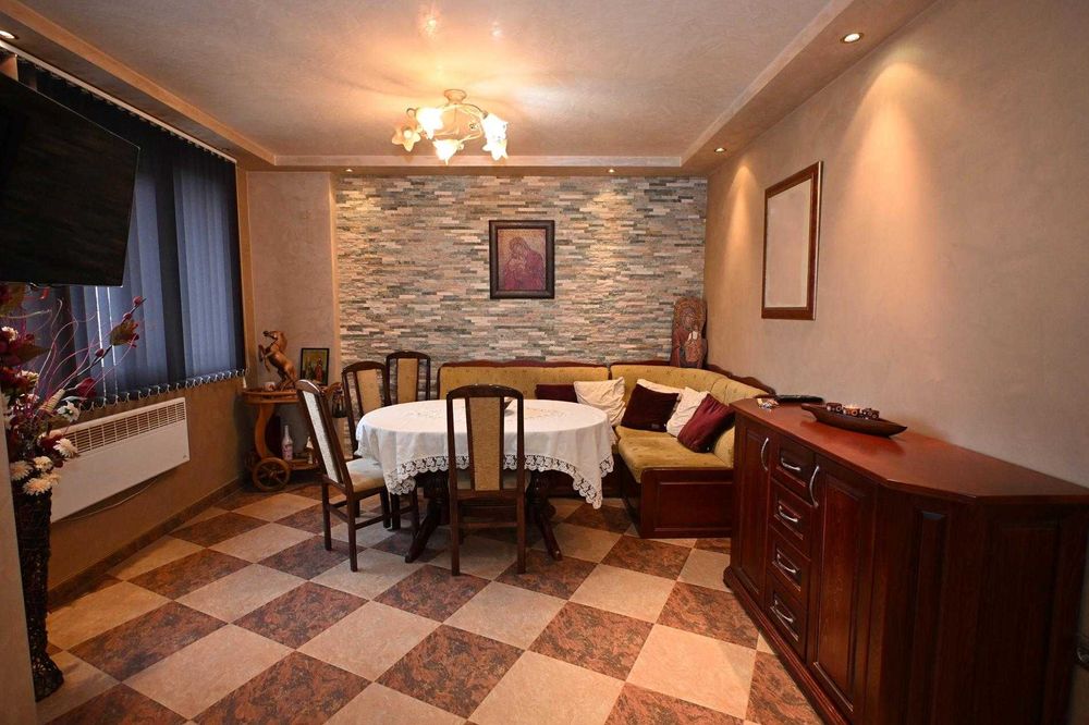 Четиристаен апартамент в гр. Перник център - с ремонт и обзавеждане