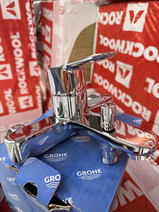 Obiecte sanitare noi Ideal Standard, Grohe – lavoare, căzi, baterii, duș