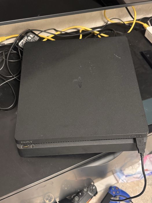 Продам Playstation 4 slim