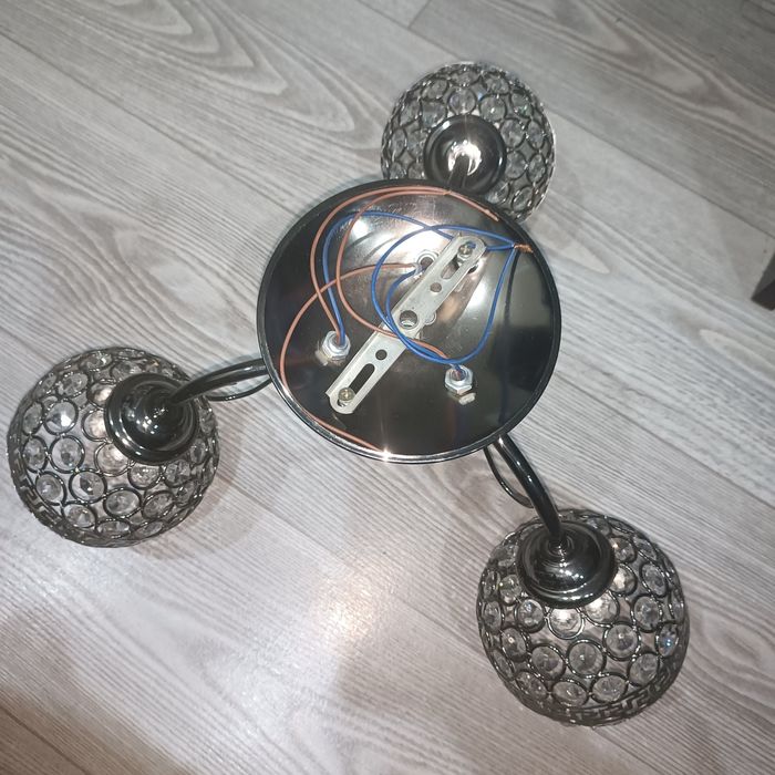 Продам люстру за 8000