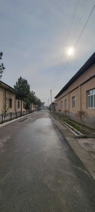 Yer hisobida uy sotiladi. 6 sotix. Zangiota ziyoratgohi yaqinida.