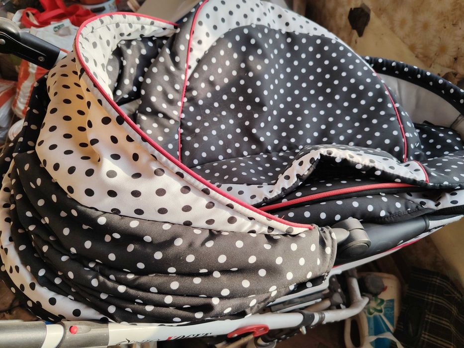 Продавам количка комбинирана има кош за детето