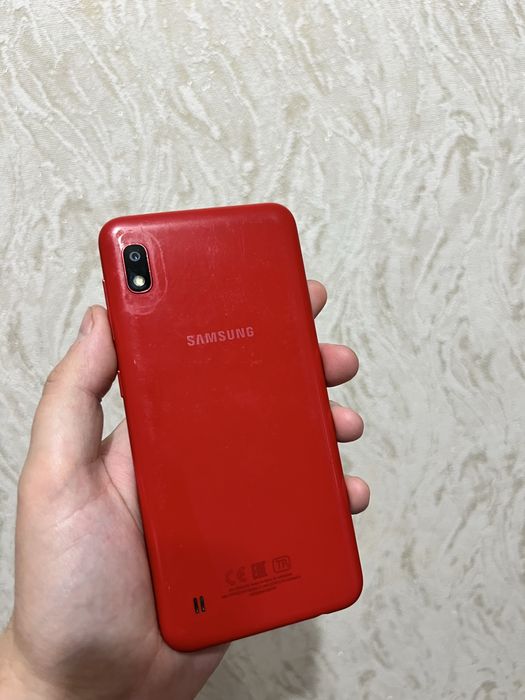 Продам Samsung A10.
