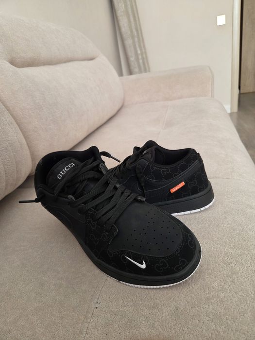 Продам кроссовки Nike x Gucci