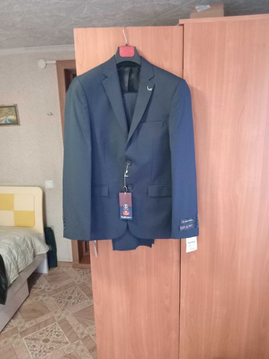 Продам костюм 48 размер