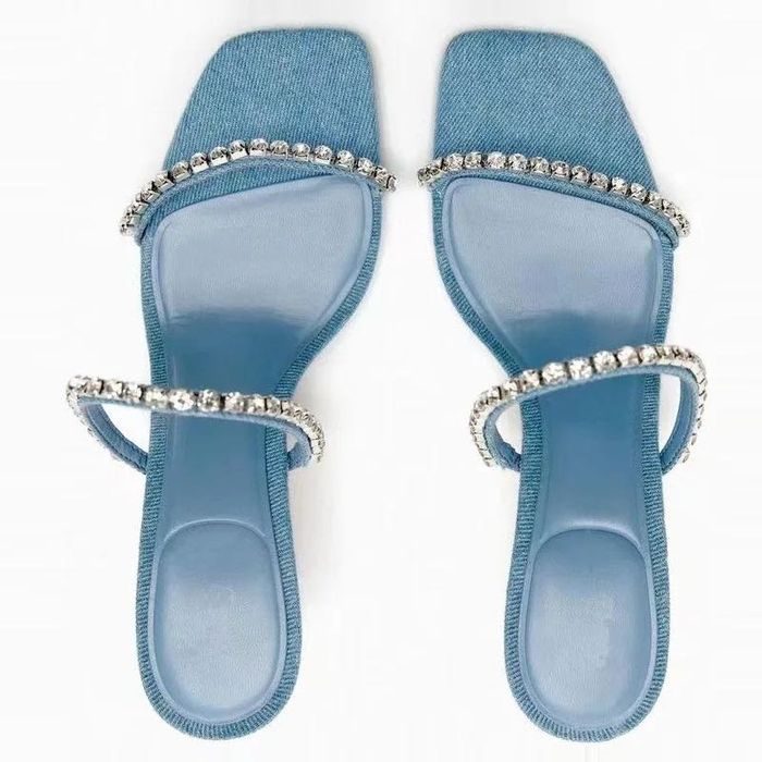 Сандали на ток на Zara