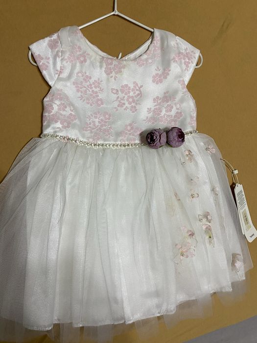 Продам нарядные платья на девочку