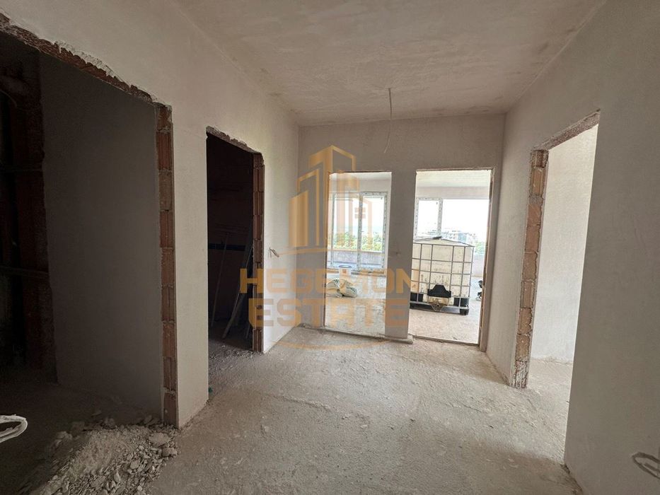 Продава се Тристаен апартамент в Варна, Победа - 98 кв.м за 1990 €/кв.м - Снимка #2