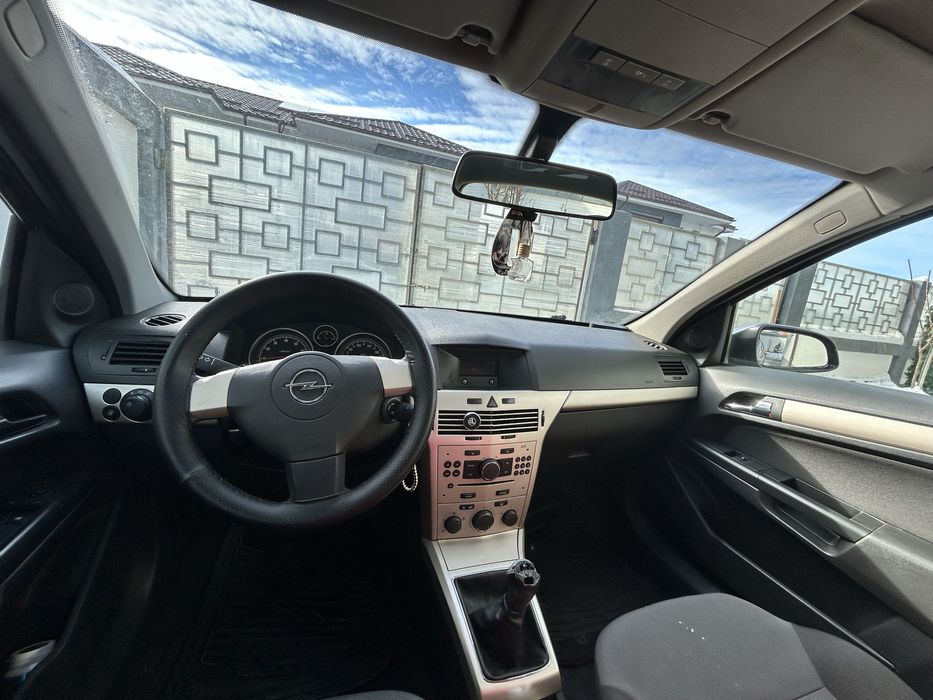Vand opel astra h hatchback 1,6 benzina 2008