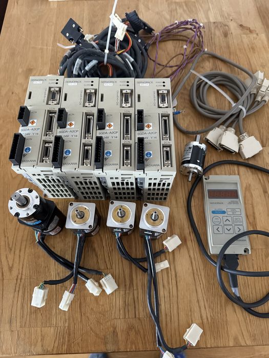 Servomotoare Yaskawa + drivere + Digital Operator