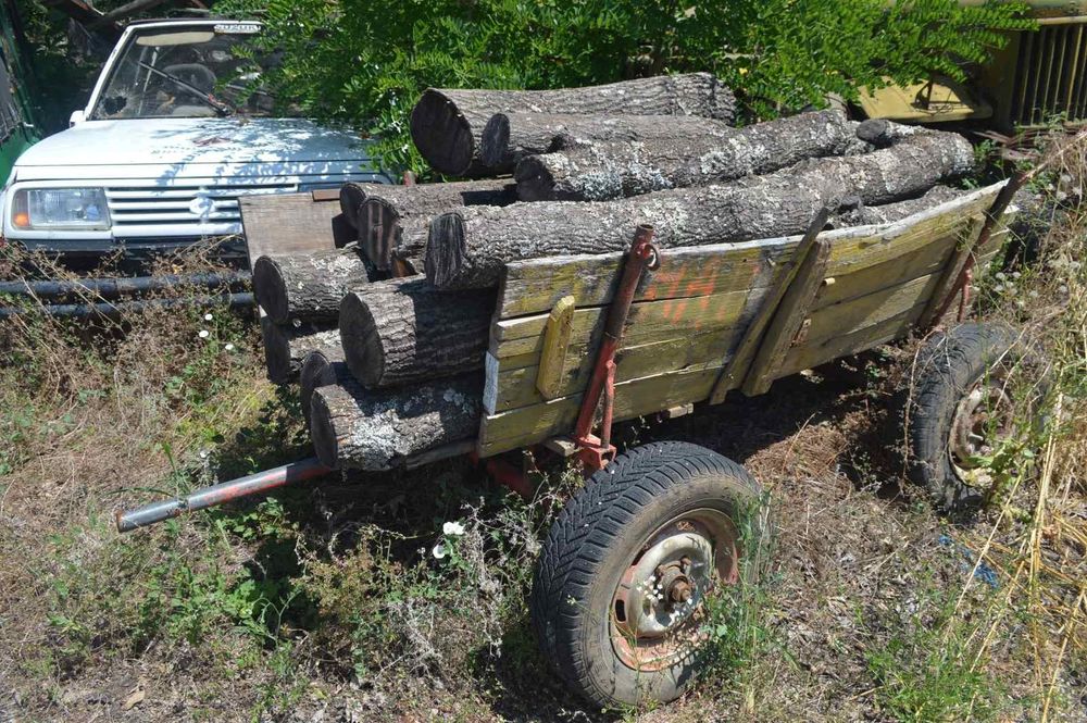 Продавам каруци и амуниция