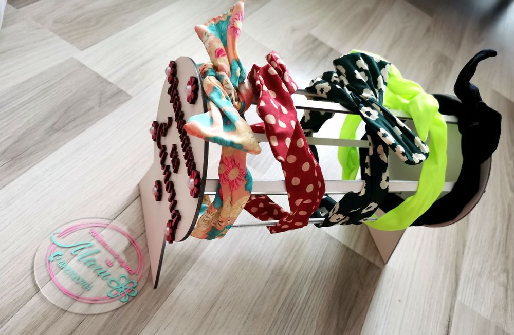 Персонализирана стойка за диадеми