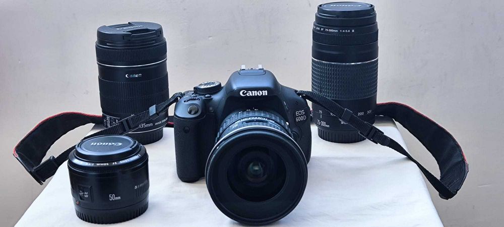 Aparat de fotografiat DSLR Canon EOS 600D