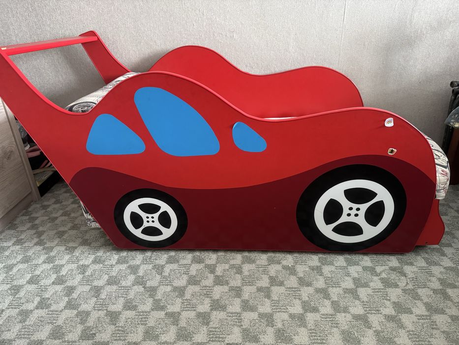 Кровать детская (машинка)
