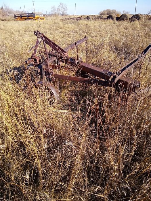 Плуг трех корпустной  хорошем состоянии