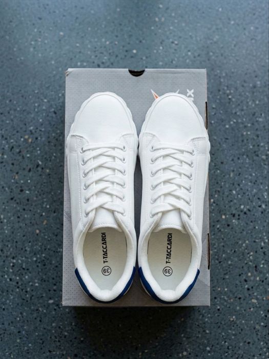 Новые белые кеды 39 размера