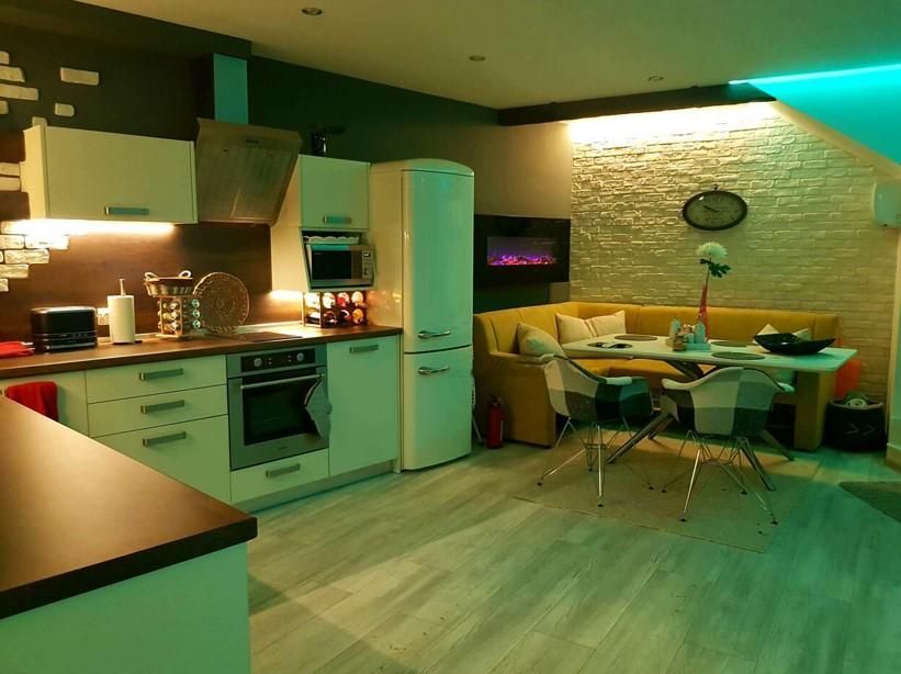 Дава се под наем Едностаен апартамент в Бургас, Център - 75 кв.м за 714 € - Снимка #8