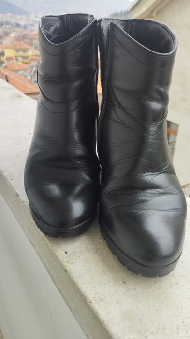 Продавам дамски боти