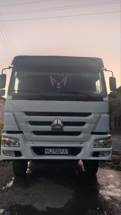 Sinotruk Howo samosval sotiladi 2013 yil
