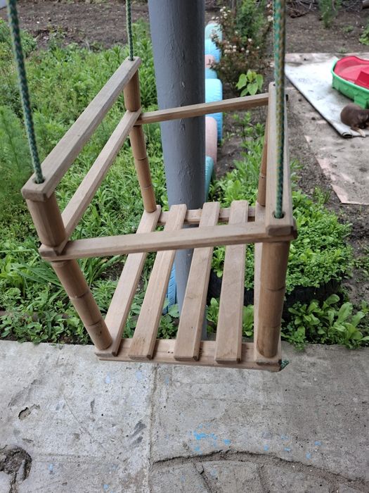 Продам новую деревянную качелю