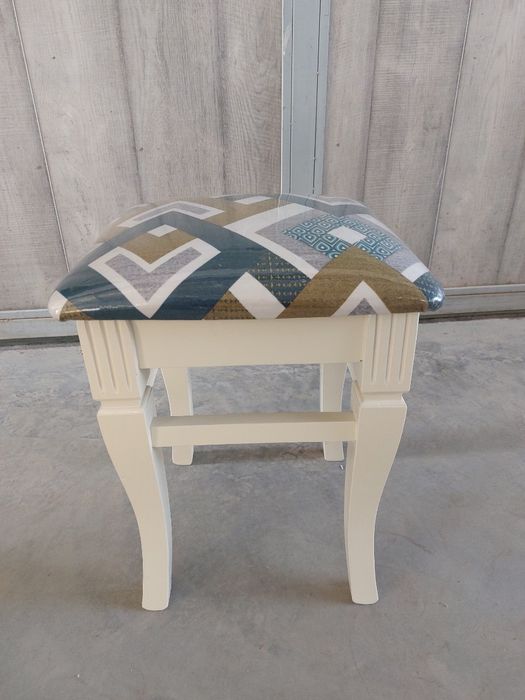 стол и табуретки для кухни по низким ценам