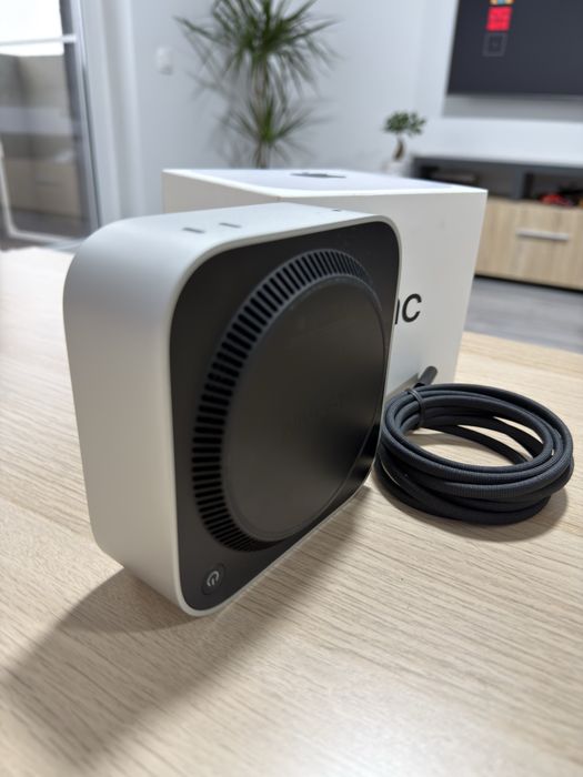 Vând Apple Mac mini cu procesor Apple M4 și 16 GB RA