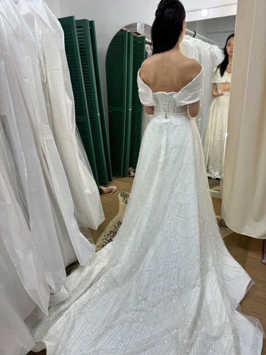 Красивое дорогое свадебное платье