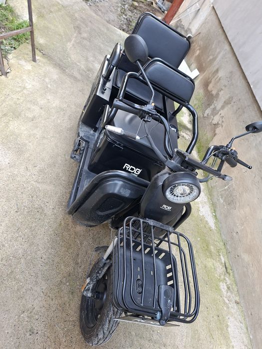 tricicletă electrică cu doua locuri
