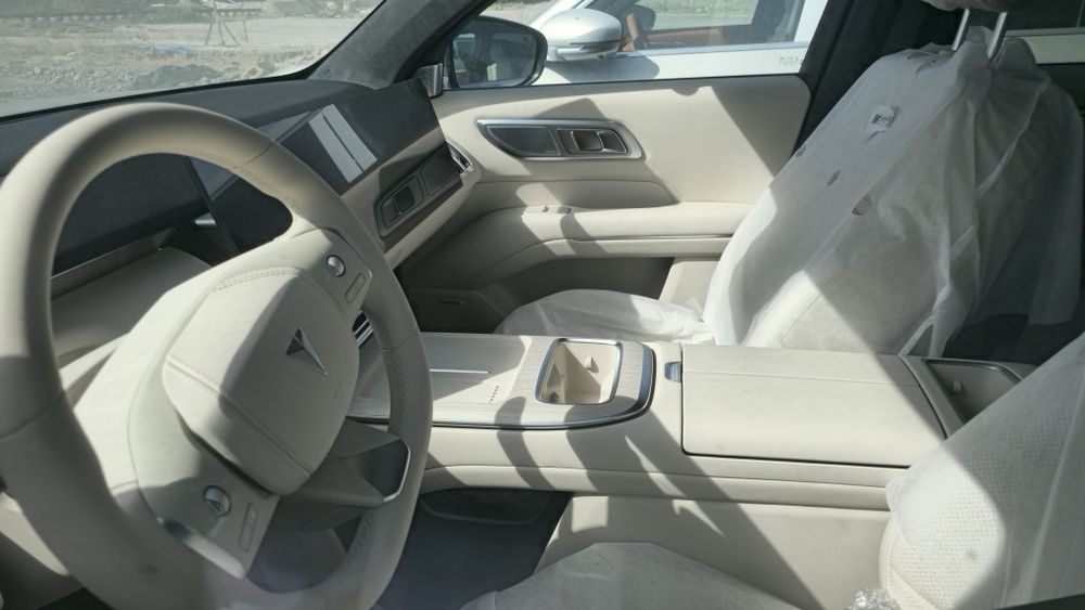 Deepal S09 Ultra 4AWD /Ultra plus Oq salonlardan  mavjud