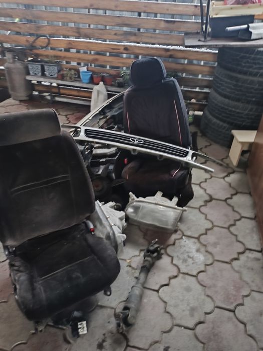 Сиденья на таета хайс