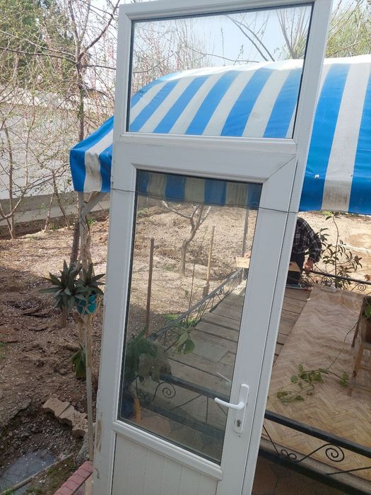 Продаётся пластиковая дверь. Г. Карши