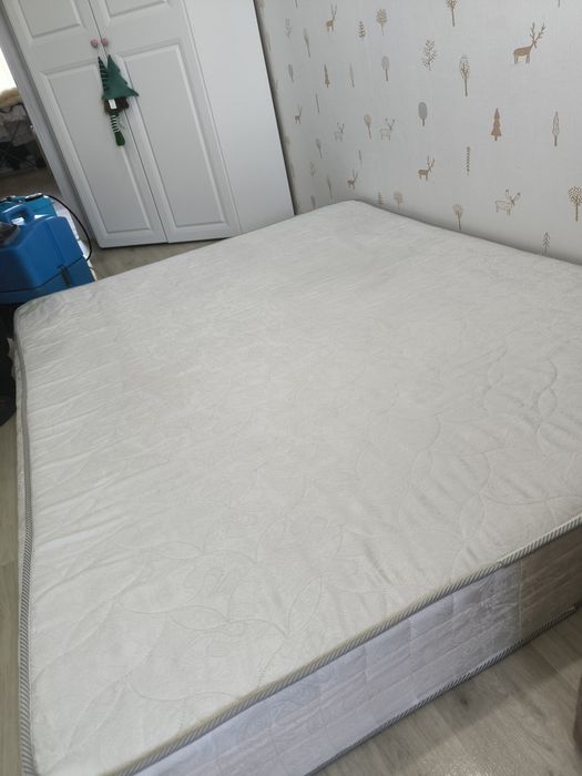 Продам Б/у матрас 160х200
