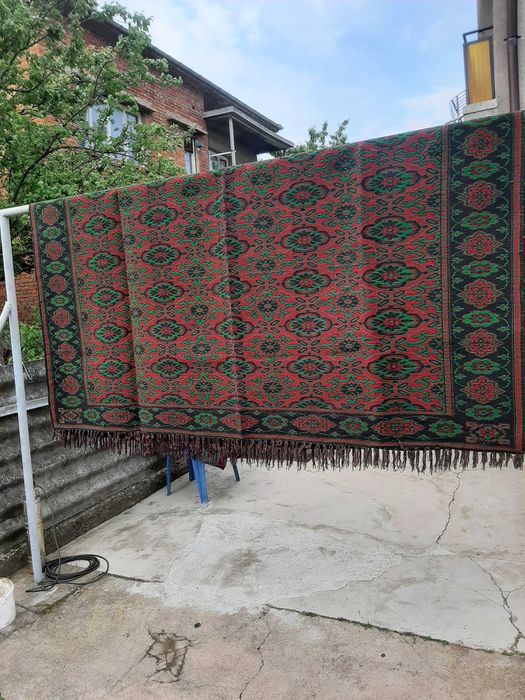 Продавам нови вълнени килими