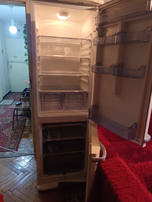 Хладилник със фризер  Candy