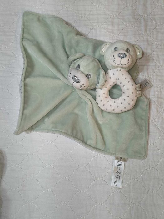 Bavețică și jucării pentru nou-născuți