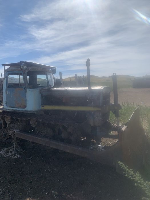 Трактор гусеничный ДТ 75