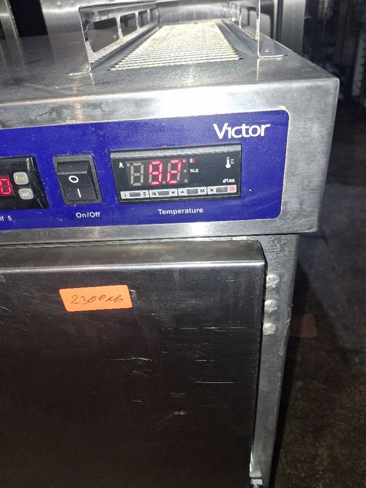 Топъл шкаф / лувератор VICTOR