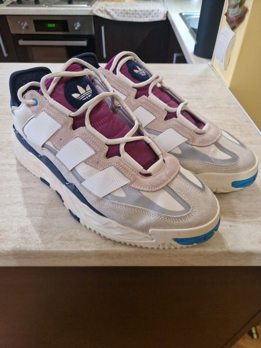 Adidas Light Strike 44