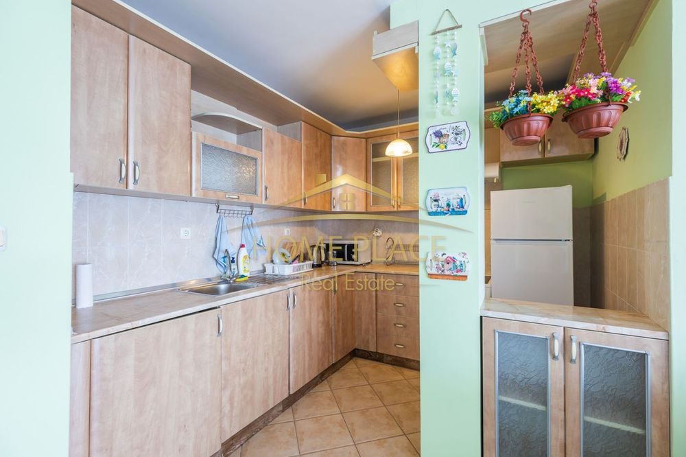 Четиристаен апартамент в близост до Община Варна.