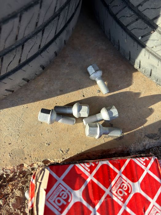 Джанти с гуми за платформа и ремарке