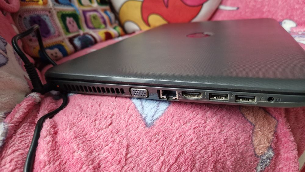 Laptop HP 250 G4 i3