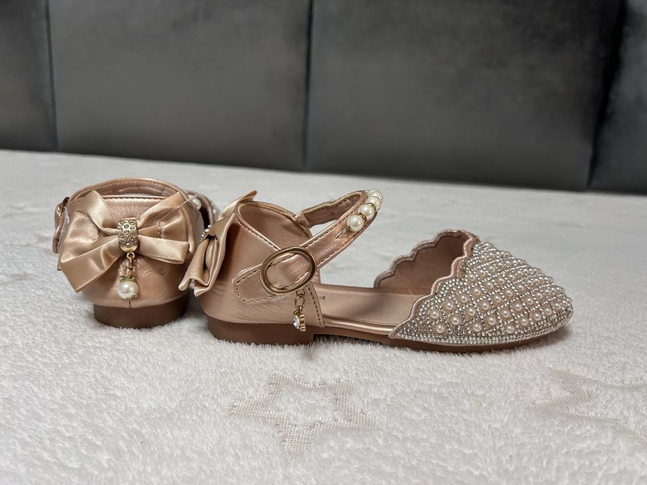 Детски обувки за малки госпожици